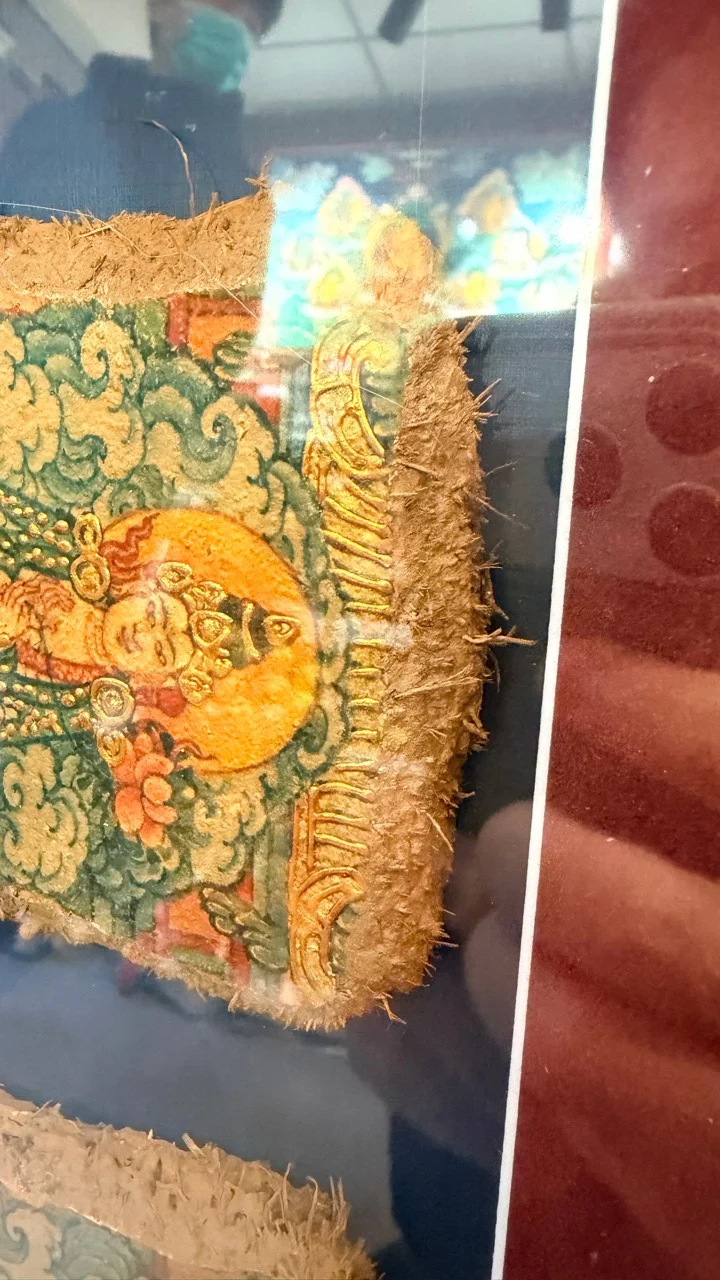 Detail of cloth edge and pigment